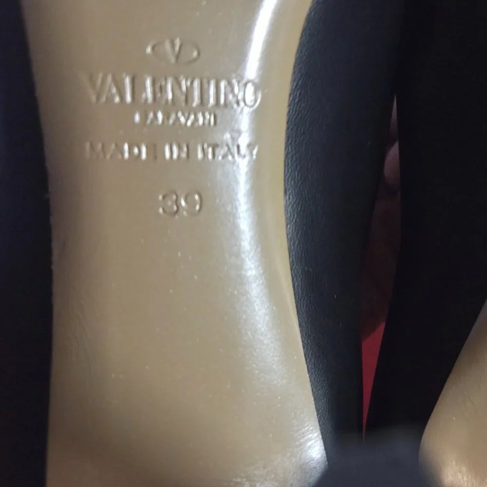 Valentino Garavani | Women’s Pumps | Black | Size 39/8.5 | NWOT